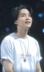 شوگا (Suga) – نابغه موسیقی و آرام گروه